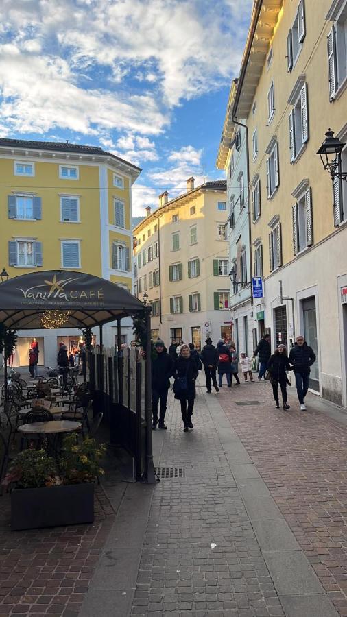 Smart Apartments Palazzo Mazzini Rovereto  Bagian luar foto